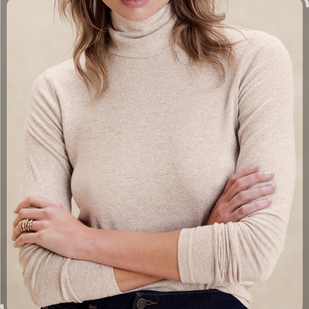 Banana Republic Wool Blend Cream Turtleneck Scoop Neck Long Sleeve Top Cashmere